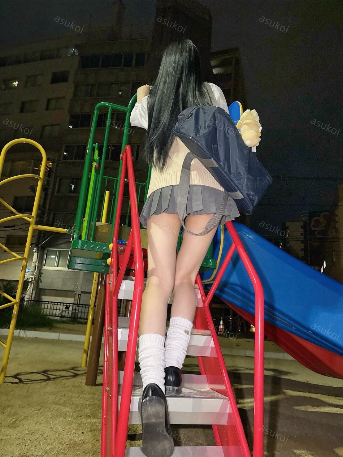 这滑梯我下不去啊